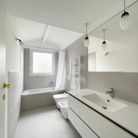Mansarda Con Terrazzo Centralissima * Milaan